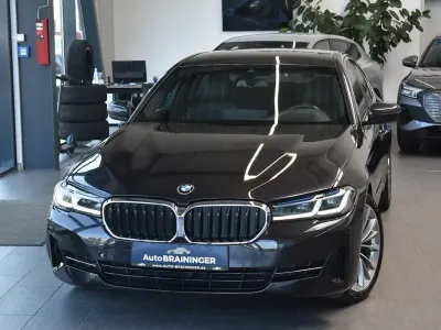 Gebraucht BMW 520 Performance 190 PS (139 kW) 2023 Grau Limousine