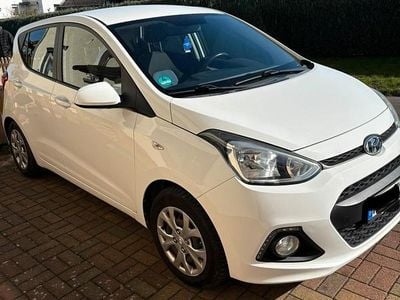 Gebraucht Hyundai i10 67 PS (49 kW) 2016 Weiß Kleinwagen