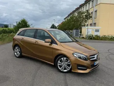 Gebraucht Mercedes B250 211 PS (155 kW) 2016 Beige Van / Kleinbus