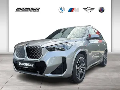 Neu BMW iX1 M Sport 150 kW (204 PS) 2026 Spacesilber SUV