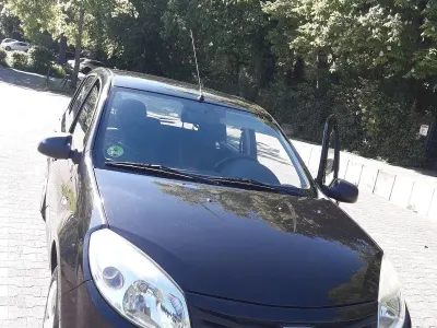 Gebraucht Dacia Sandero 75 PS (55 kW) 2010 Schwarz Limousine