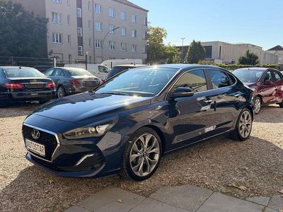 Blau Gebraucht 2018 Hyundai i30 Premium Limousine | 14.490 € (Fairer Preis)