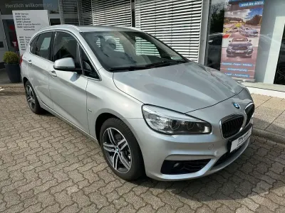 Gebraucht BMW 220 Sport Line 192 PS (141 kW) 2016 Glaciersilber metallic Van / Kleinbus