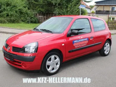 Gebraucht Renault Clio II 58 PS (42 kW) 2004 Rot Limousine