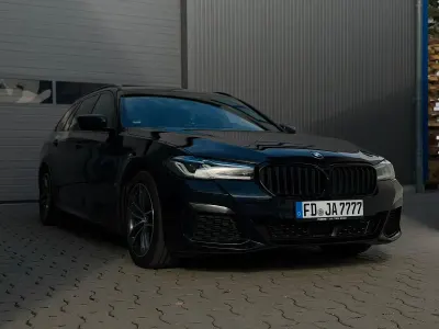 Gebraucht BMW 530e Shadowline 292 PS (214 kW) 2021 Blau Kombi