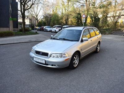 Second-hand Volvo V40 122 CP (89 kW) 2004 Argintiu Break