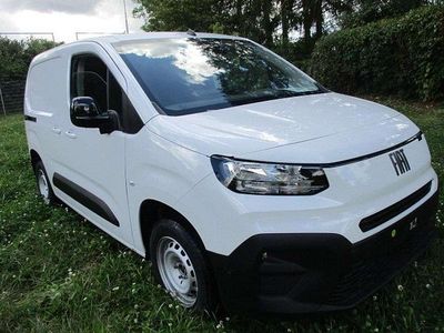 Weiss Gebraucht 2024 Fiat Doblò Van / Kleinbus | 23.680 € (Etwas zu teuer)