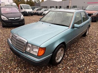 Blau Gebraucht 1993 Mercedes 200 Limousine | 3.950 €