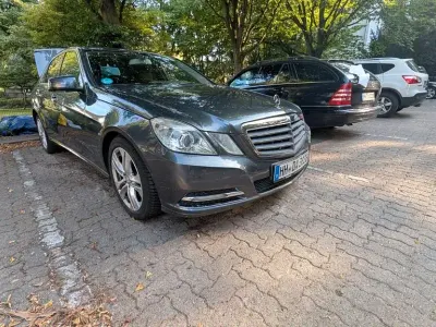 Gebraucht Mercedes E220 170 PS (125 kW) 2012 Andere farben Limousine