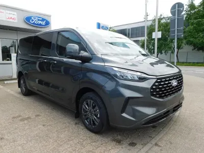 Neu Ford Tourneo Titanium 170 PS (125 kW) 2026 Grau Van / Kleinbus