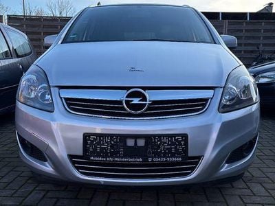 Silber Gebraucht 2010 Opel Zafira Edition Van / Kleinbus | 3.499 € (Fairer Preis)