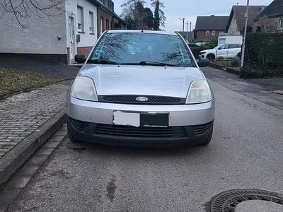 Grau Gebraucht 2002 Ford Fiesta Kleinwagen | 800 € (Guter Preis)