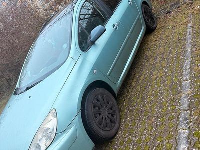 Grün Gebraucht 2003 Peugeot 307 Kombi | 500 €