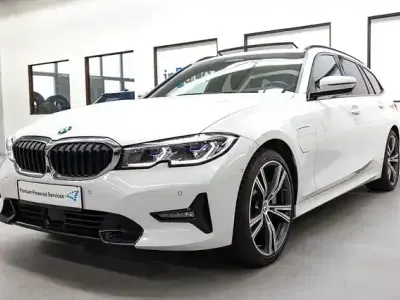 Używany BMW 330e Sport Line 292 KM (214 kW) 2021 Biały Kombi