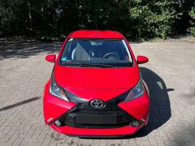 Gebraucht Toyota Aygo X-play 69 PS (50 kW) 2014 Rot Kleinwagen