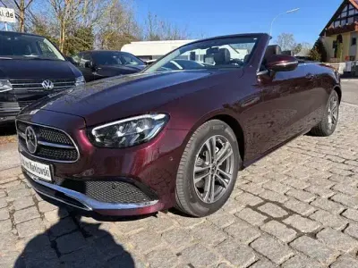 Gebraucht Mercedes E220 Avantgarde 194 PS (142 kW) 2021 Rot Cabrio