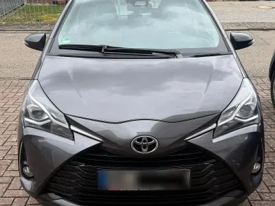 Gebraucht Toyota Yaris Team 111 PS (81 kW) 2018 Grau Kleinwagen