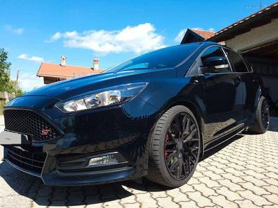 Gebraucht Ford Focus ST 250 PS (183 kW) 2018 Schwarz Limousine