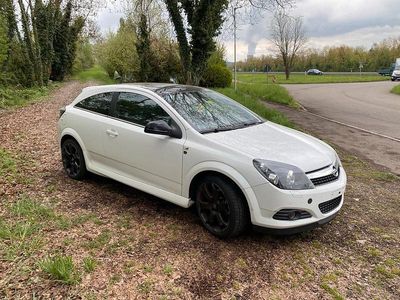 Gebraucht Opel Astra GTC 140 PS (102 kW) 2010 Weiß Coupé