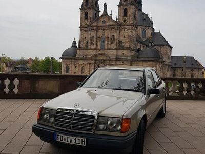 Gebraucht Mercedes 230 132 PS (97 kW) 1988 Beige Limousine