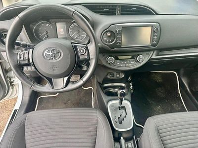 Gebraucht Toyota Yaris 101 PS (74 kW) 2017 Weiß Kleinwagen