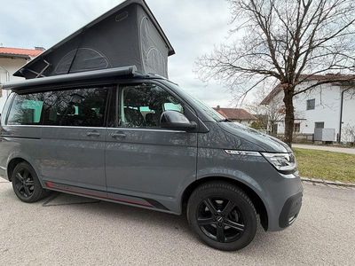 Gebraucht VW California Beach 150 PS (110 kW) 2023 Grau Van