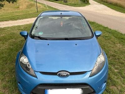 Gebraucht Ford Fiesta Trend 82 PS (60 kW) 2012 Blau Kleinwagen