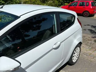 Gebraucht Ford Fiesta Trend 60 PS (44 kW) 2013 Weiß Kleinwagen