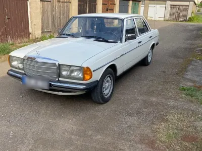 Gebraucht Mercedes 200 109 PS (80 kW) 1983 Weiß Limousine
