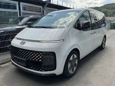 Gebraucht Hyundai Staria Signature 177 PS (130 kW) 2023 Weiß Van / Kleinbus