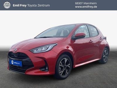 Rot Neu 2025 Toyota Yaris Hybrid Limousine | 26.590 € (Fairer Preis)