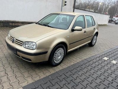 Gold Gebraucht 2002 VW Golf IV Kleinwagen | 4.699 € (Etwas zu teuer)