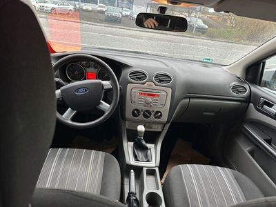 gebraucht Ford Focus Kombi 1.6i