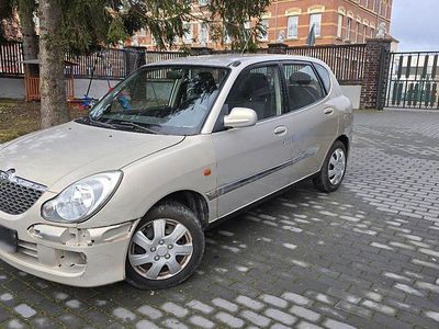 Gebraucht Daihatsu Sirion 50 PS (36 kW) 2001 Gold Kleinwagen