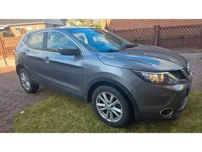 Gebraucht Nissan Qashqai 131 PS (96 kW) 2015 Grau SUV