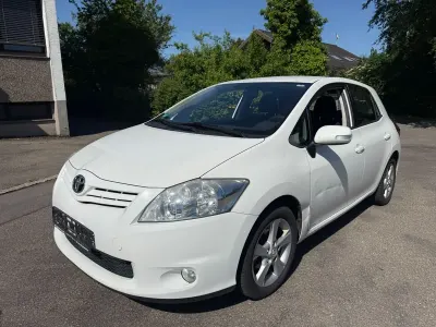 Gebraucht Toyota Auris Travel 132 PS (97 kW) 2012 Weiß Kleinwagen