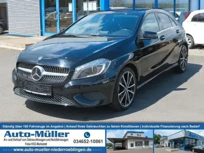Gebraucht Mercedes A180 109 PS (80 kW) 2015 Schwarz Limousine