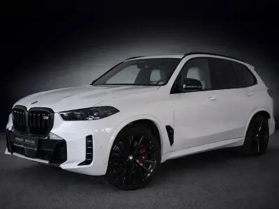 Gebraucht BMW X5 M Sport 530 PS (389 kW) 2024 Weiß SUV