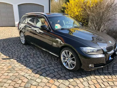 Gebraucht BMW 330 Sport Line 245 PS (180 kW) 2012 Schwarz Kombi