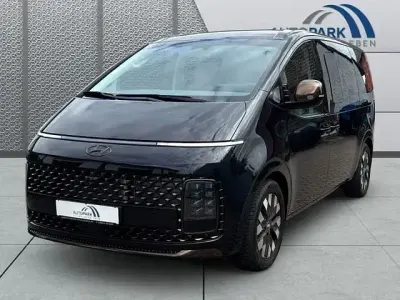 Gebraucht Hyundai Staria Signature 177 PS (130 kW) 2023 Schwarz Van / Kleinbus