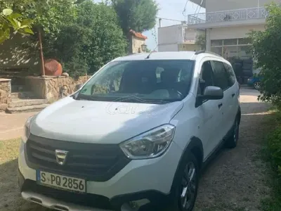 Gebraucht Dacia Lodgy 116 PS (85 kW) 2015 Weiß Van / Kleinbus