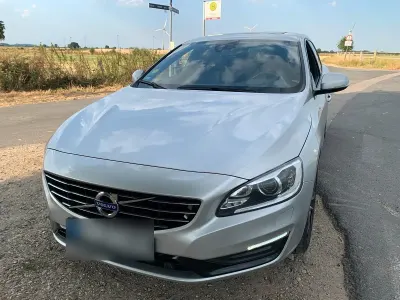 Gebraucht Volvo V60 190 PS (139 kW) 2018 Silber Kombi