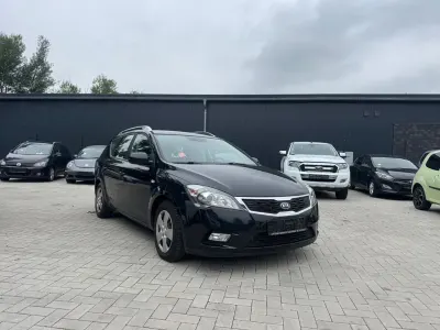 Gebraucht Kia Ceed Sportswagon 109 PS (80 kW) 2010 Schwarz Kombi