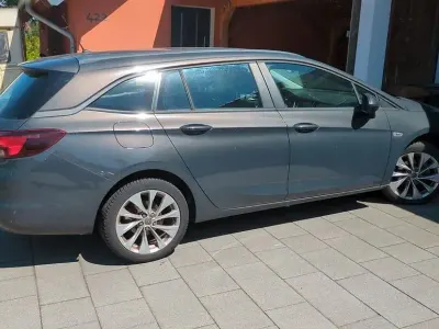 Gebraucht Opel Astra Edition 125 PS (91 kW) 2016 Grau Kombi