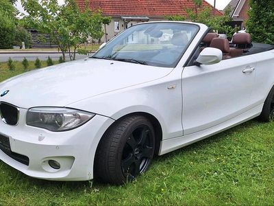Weiß Gebraucht 2011 BMW 118 Cabriolet Cabrio | 5.700 € (Fairer Preis)