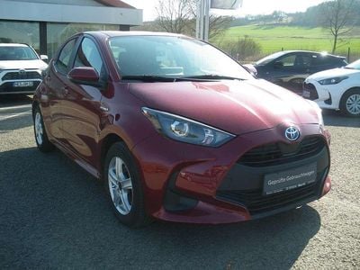 Gebraucht Toyota Yaris Hybrid Comfort 116 PS (85 kW) 2021 Rot Limousine