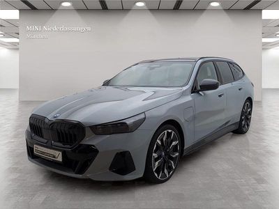 Gebraucht BMW 550e M Sport 489 PS (359 kW) 2025 Grau Kombi