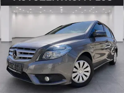 Gebraucht Mercedes B180 122 PS (89 kW) 2012 Mountaingrau Kleinwagen