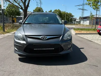 Gebraucht Hyundai i30 Comfort 126 PS (92 kW) 2011 Braun Kombi