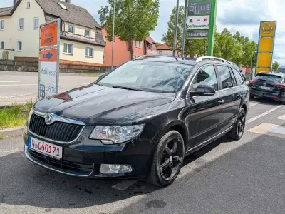 Używany Skoda Superb Ambition 140 KM (102 kW) 2012 Czarny Kombi